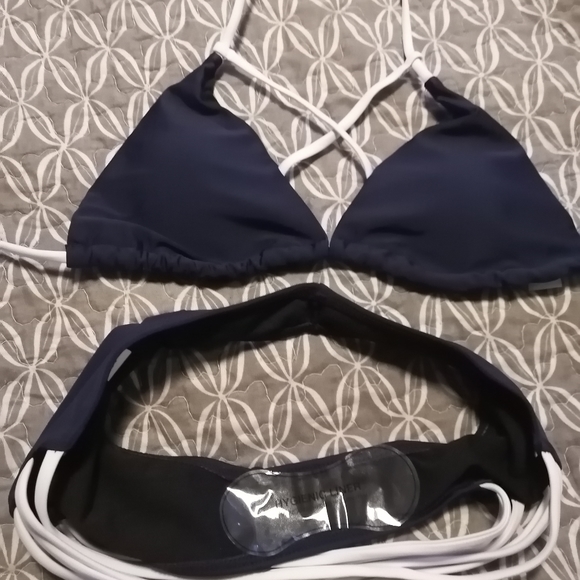 Bikini - Picture 2 of 3